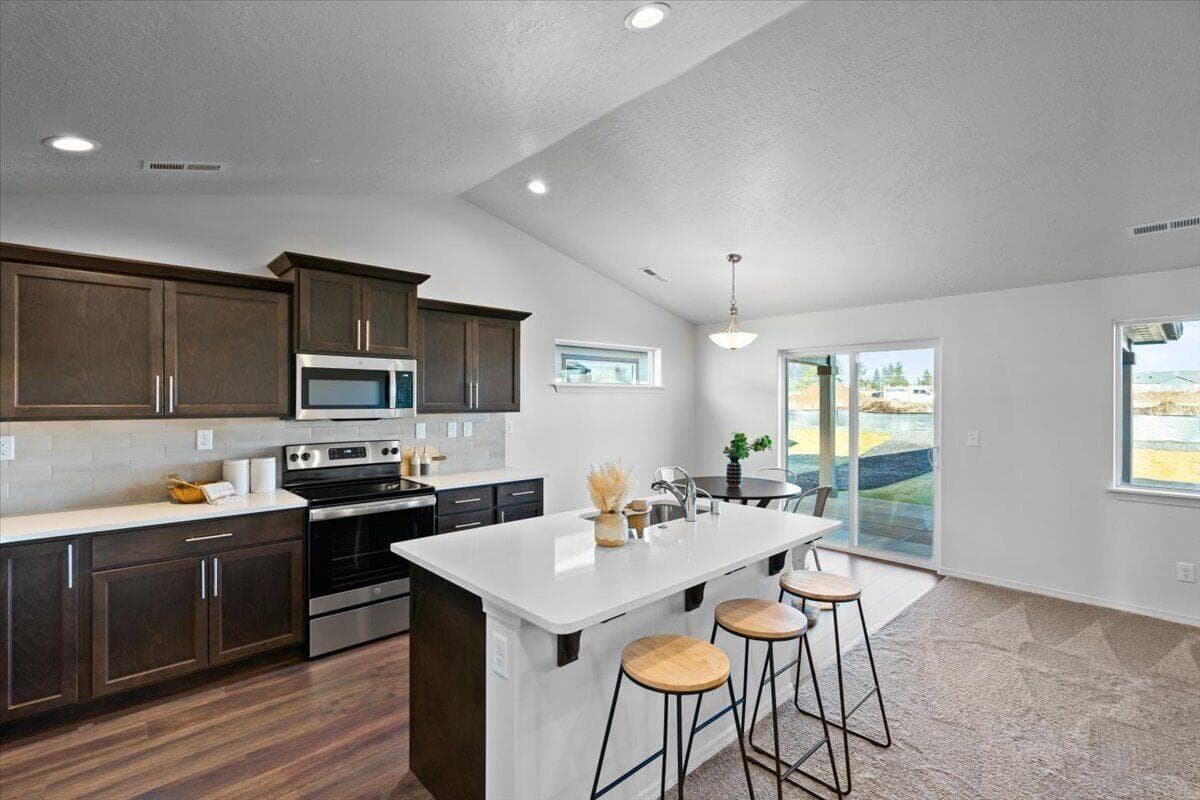 Photo of 3295 NW Canyon Drive 7 of 10