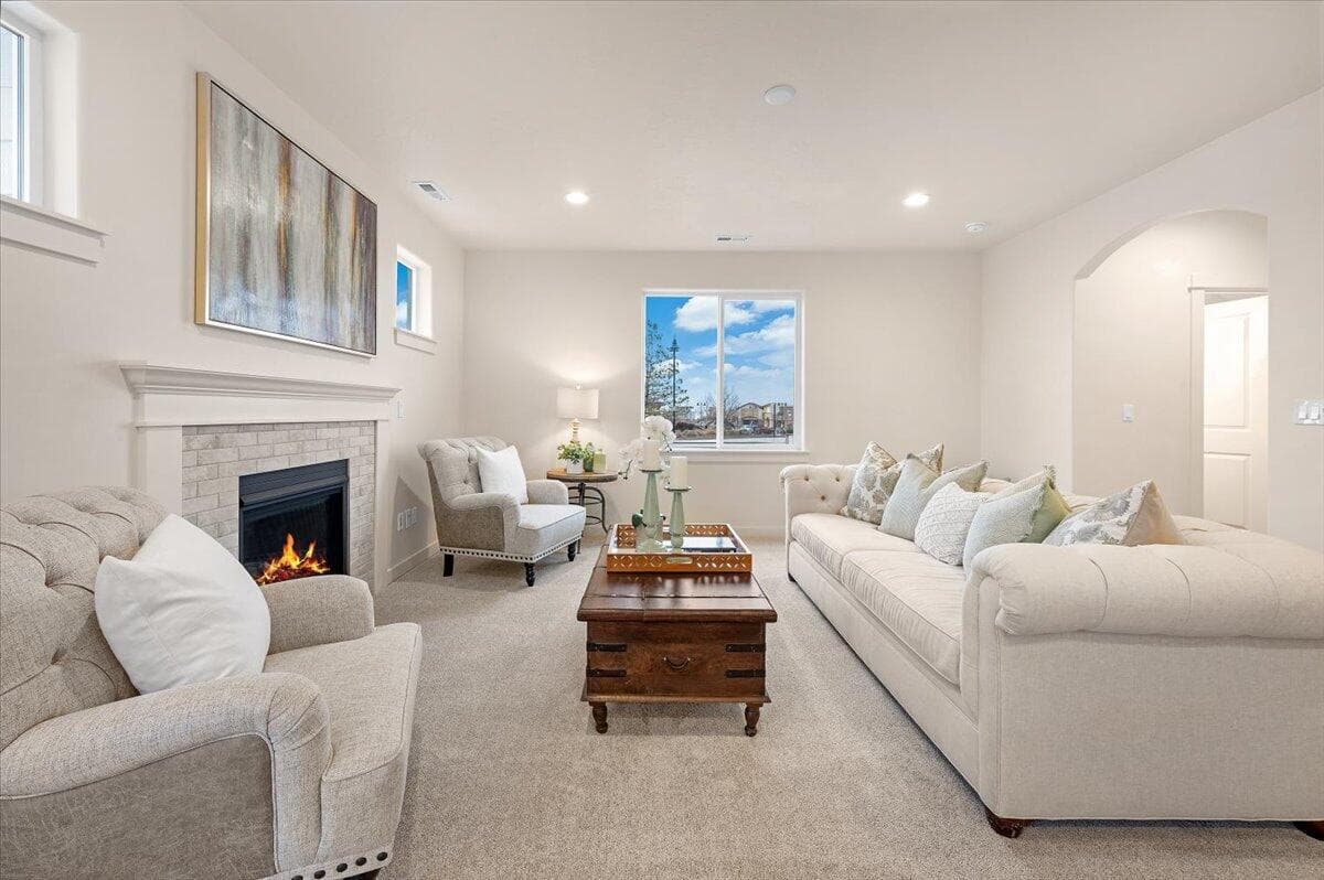 Photo of 659 NW Xavier Avenue 6 of 17