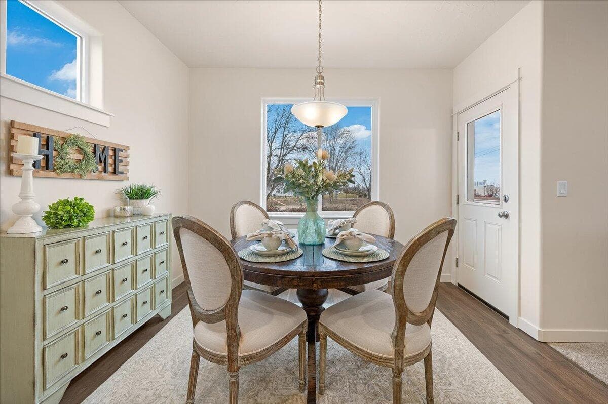 Photo of 659 NW Xavier Avenue 9 of 17