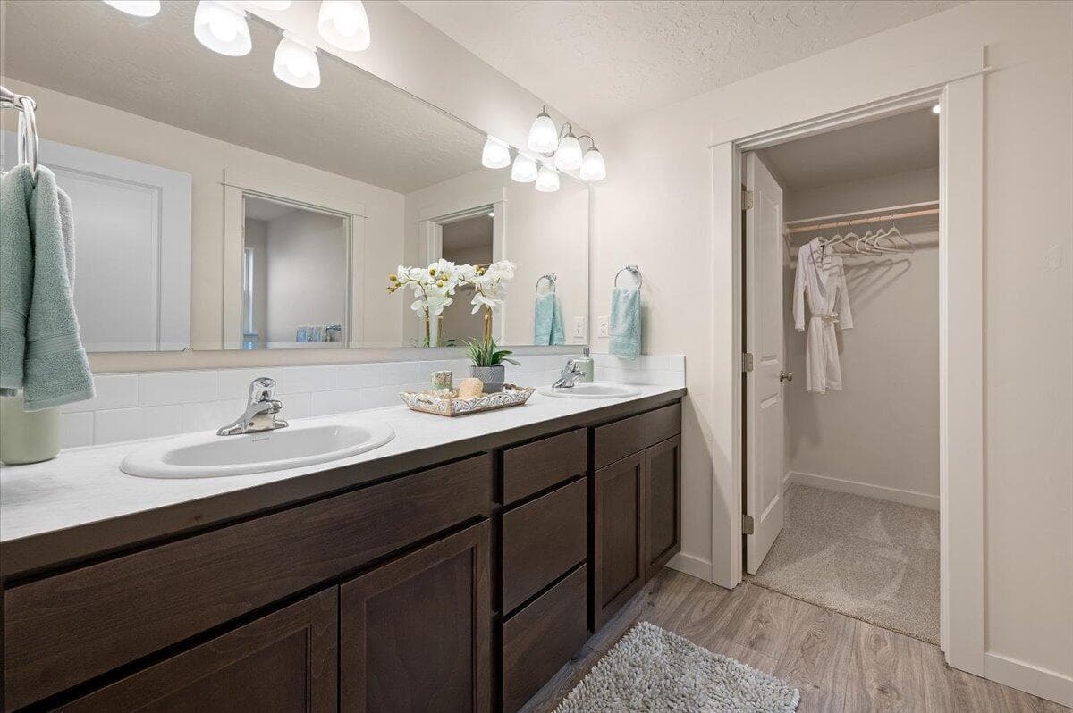 Photo of 659 NW Xavier Avenue 12 of 17