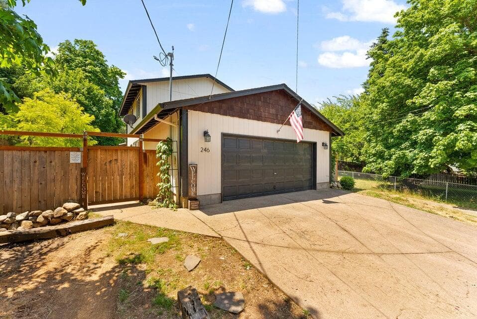 246 Willis, Glendale, 97442