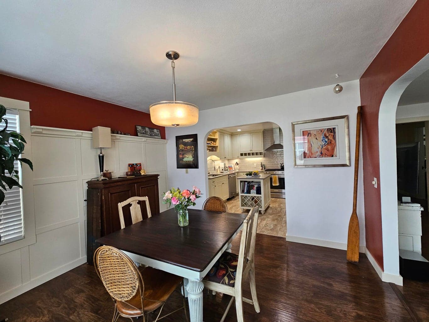 Arched doorways and wainscoting in keeping with the 40's.