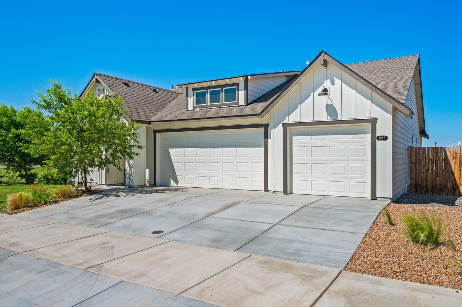 Photo of 1242 Golf Course 4 of 44