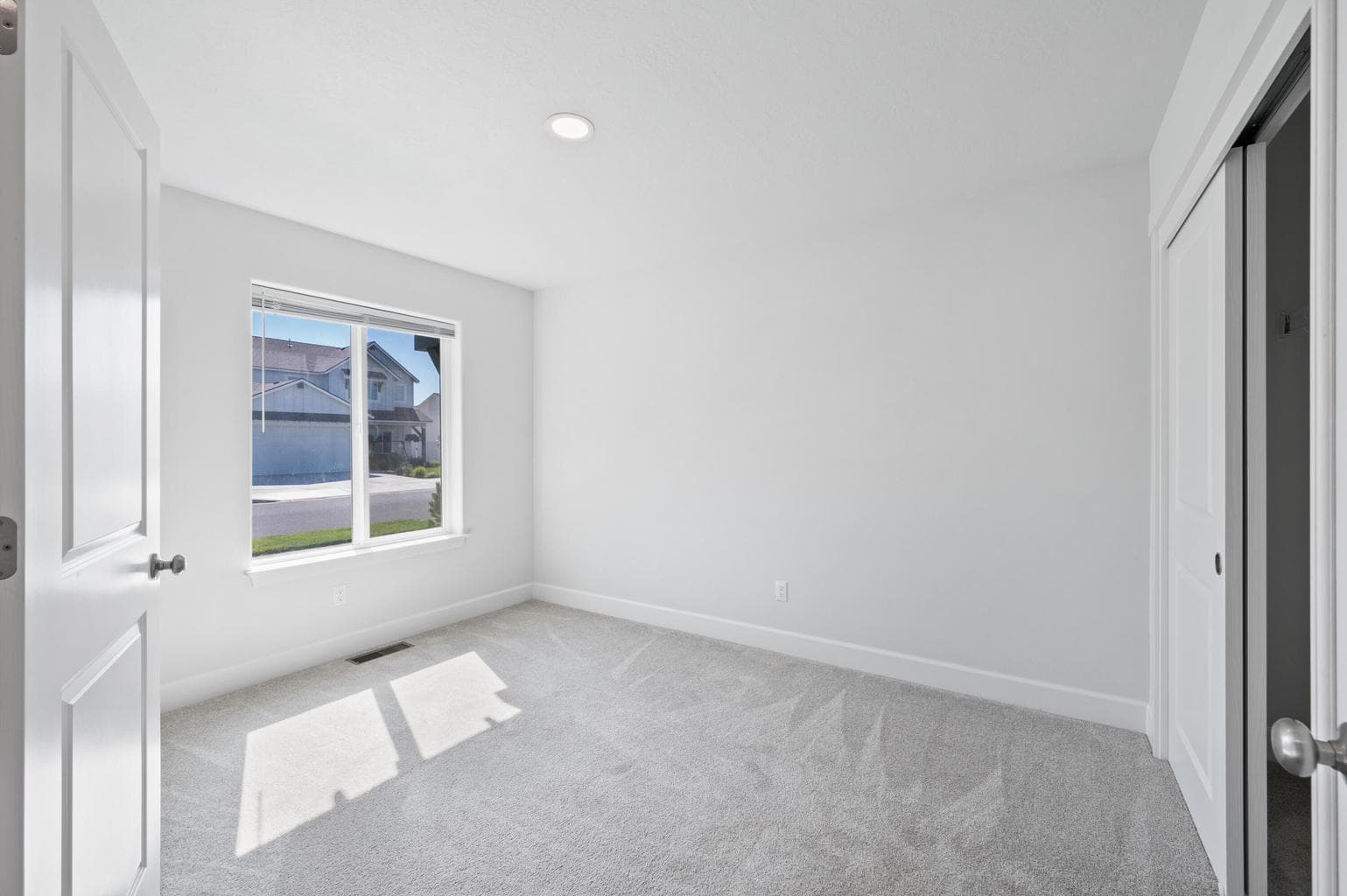 Photo of 1242 NW Golf Course Drive 24 of 44