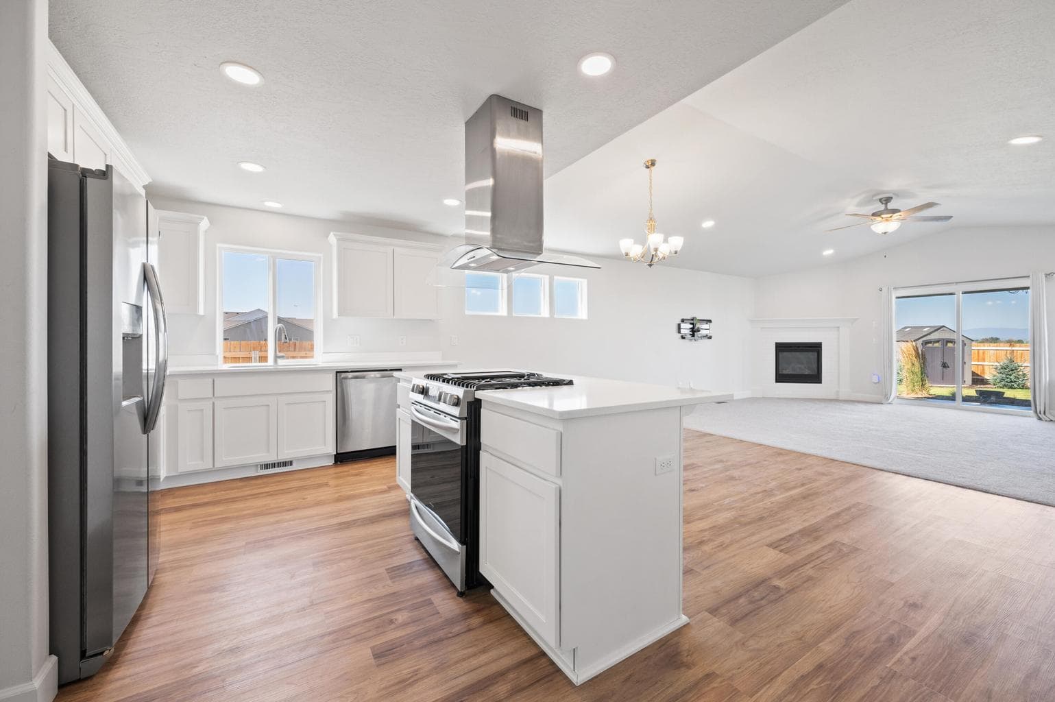 Photo of 1242 NW Golf Course Drive 7 of 44