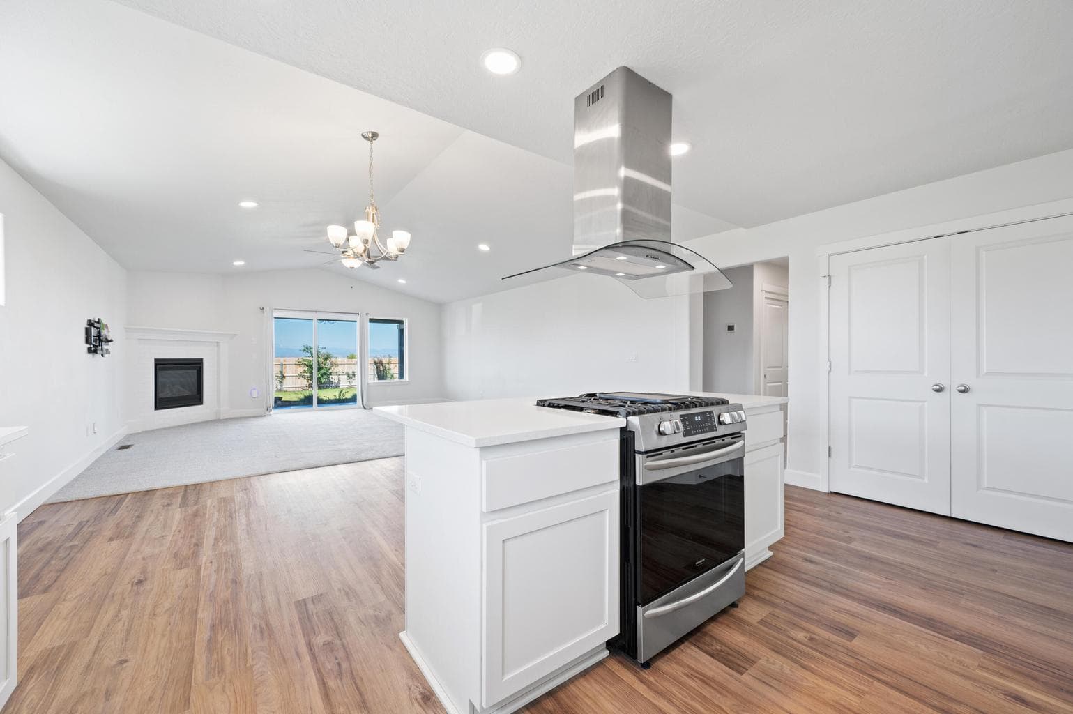 Photo of 1242 NW Golf Course Drive 6 of 44