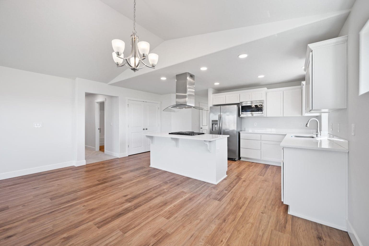Photo of 1242 NW Golf Course Drive 10 of 44