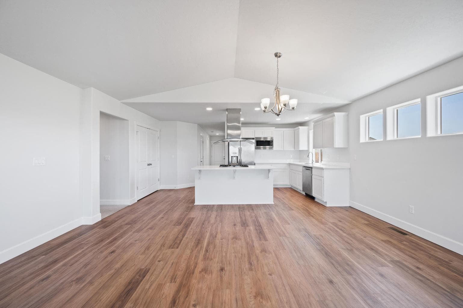 Photo of 1242 NW Golf Course Drive 12 of 44