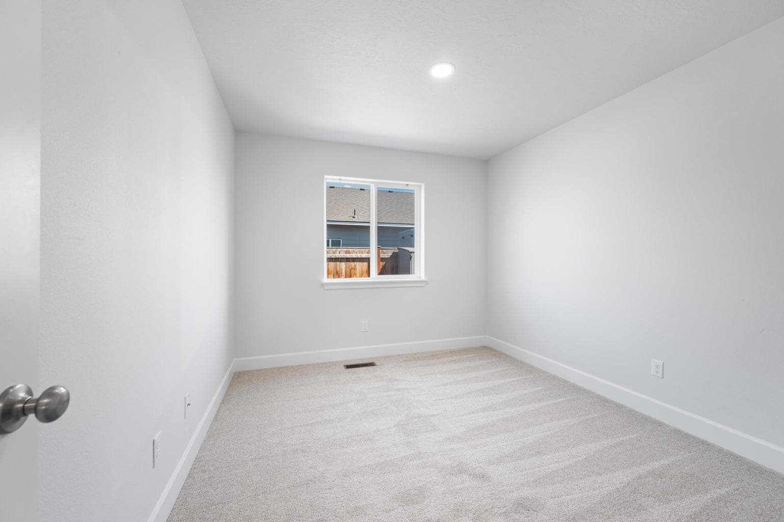 Photo of 1242 NW Golf Course Drive 27 of 44