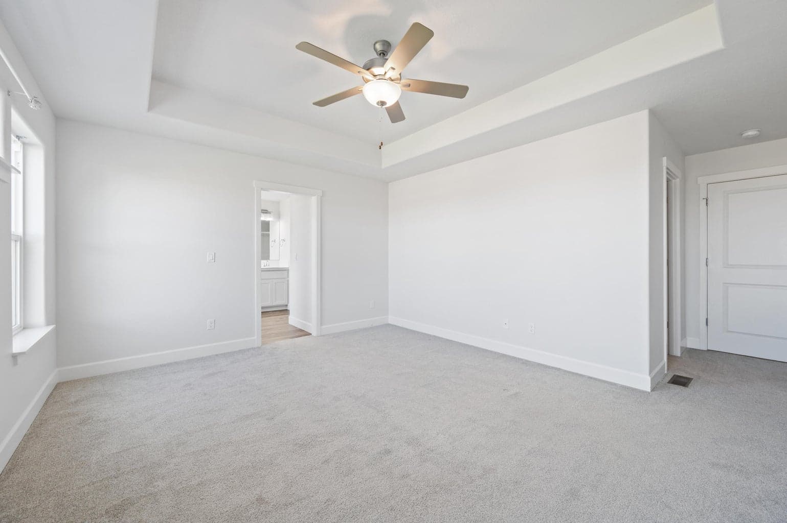 Photo of 1242 NW Golf Course Drive 19 of 44
