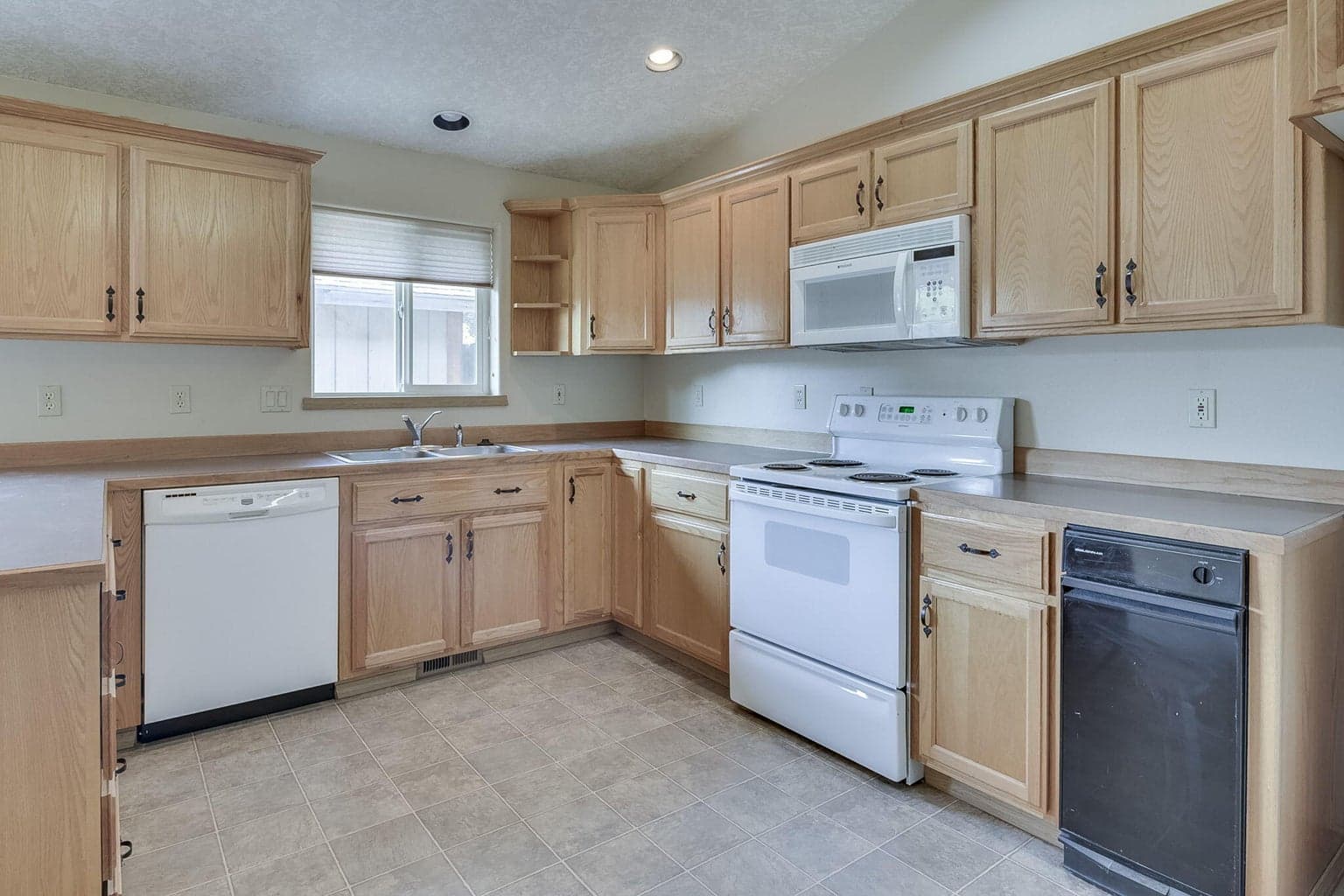 Photo of 2824 SW Salmon Avenue 9 of 24