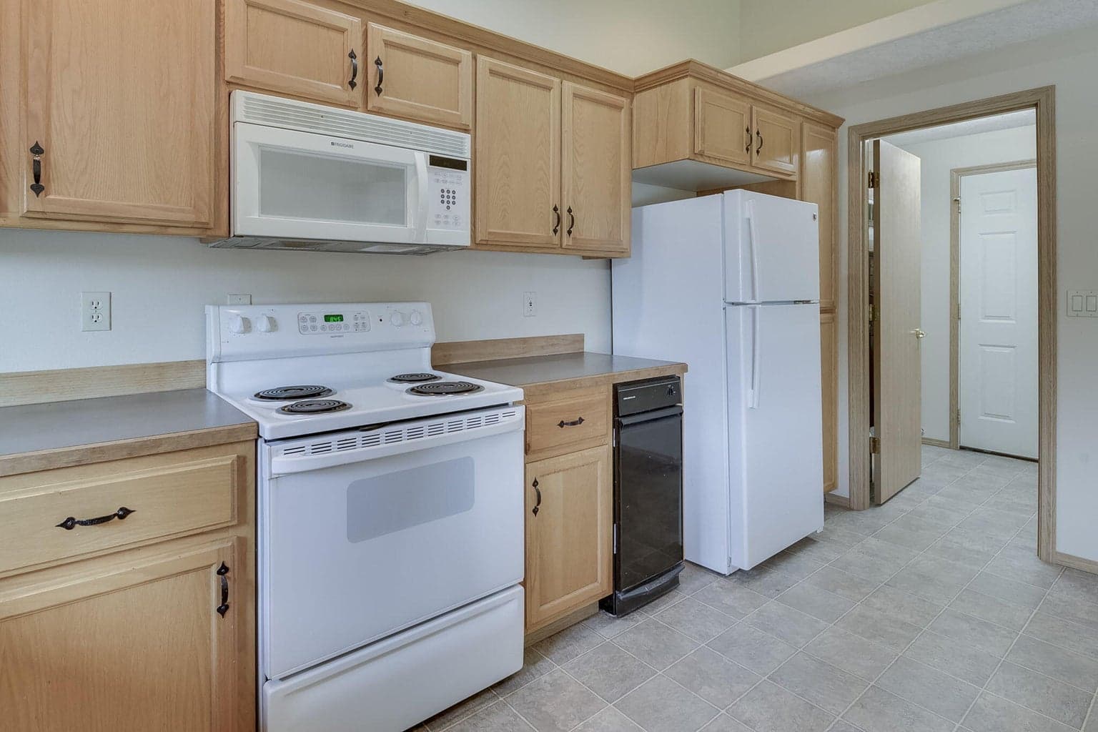 Photo of 2824 SW Salmon Avenue 11 of 24
