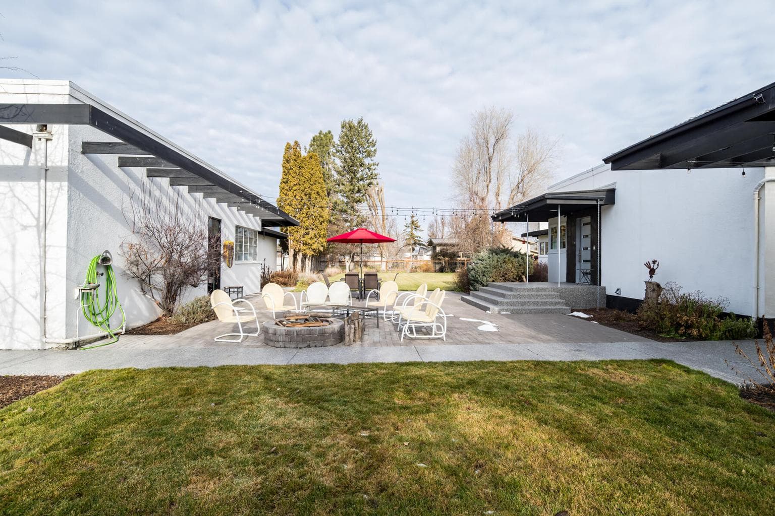 private back patio w firepit