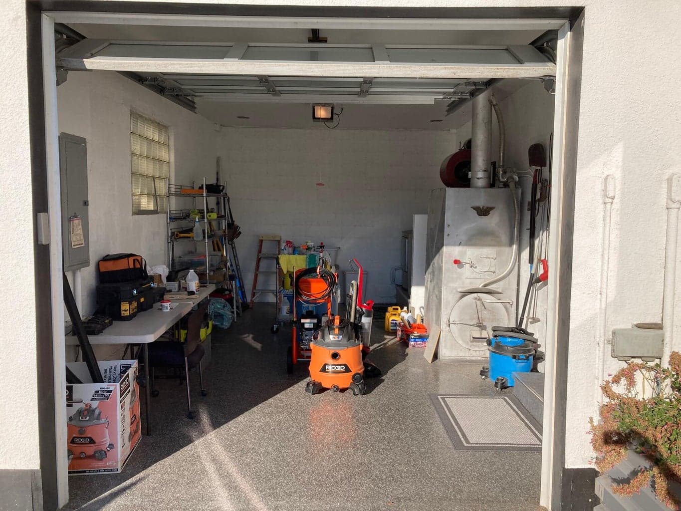 attached garage w woodburning furnace delivers heat to under the house thru crawl space.