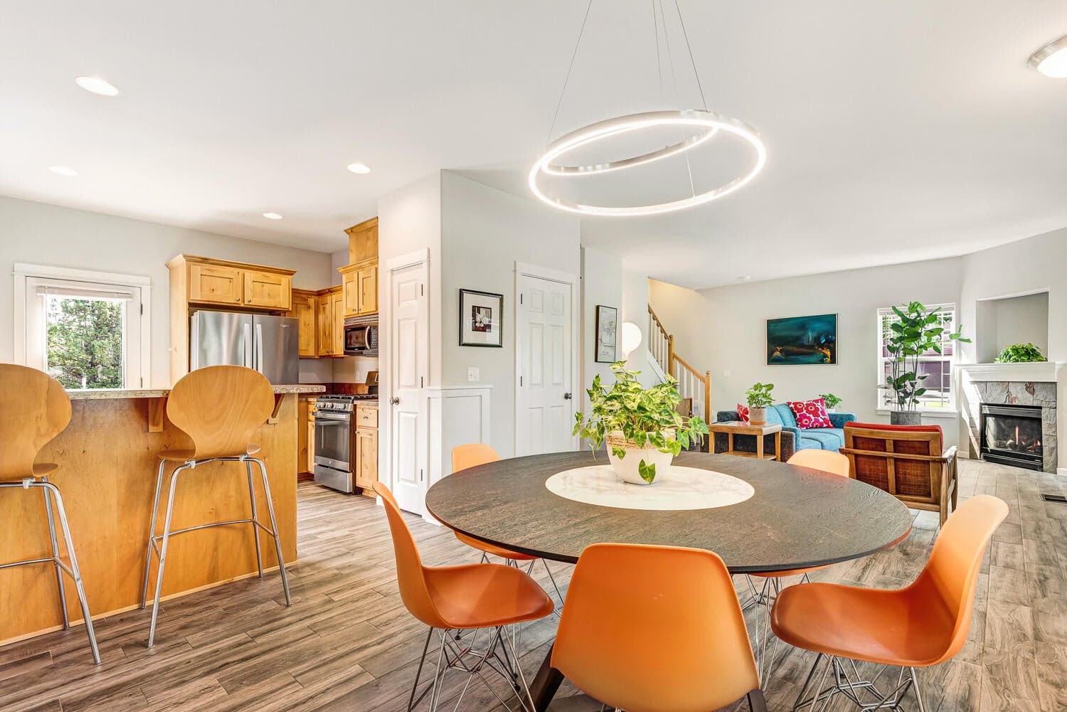 Dining area and breakfast bar