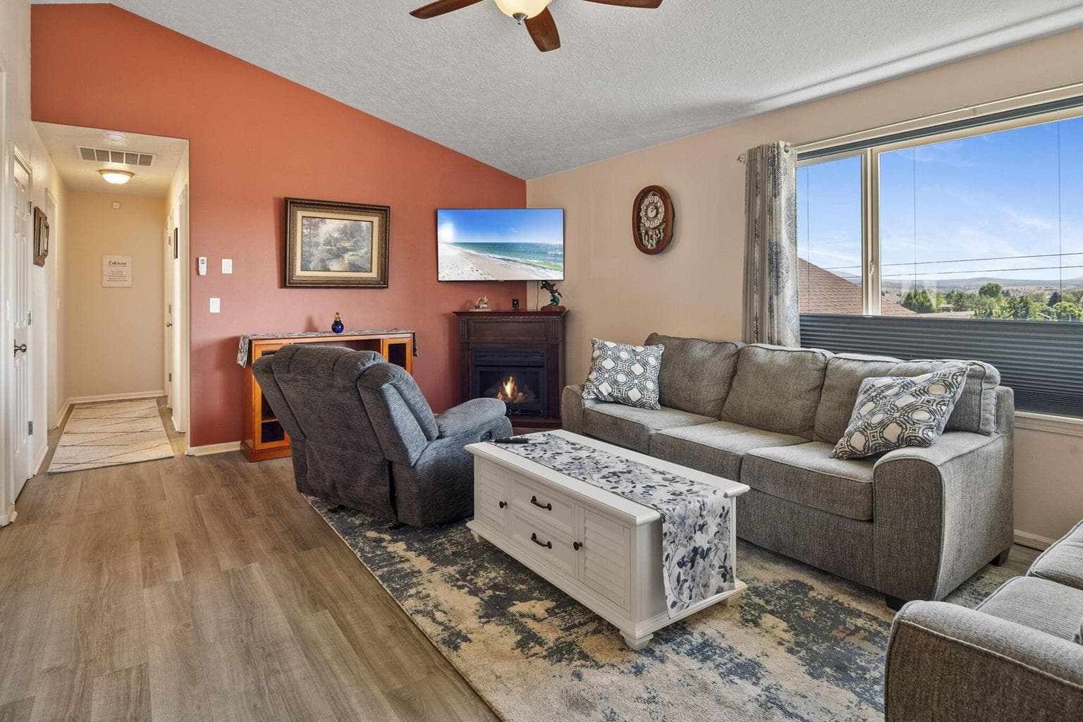 Photo of 267 Hillcrest 6 of 31