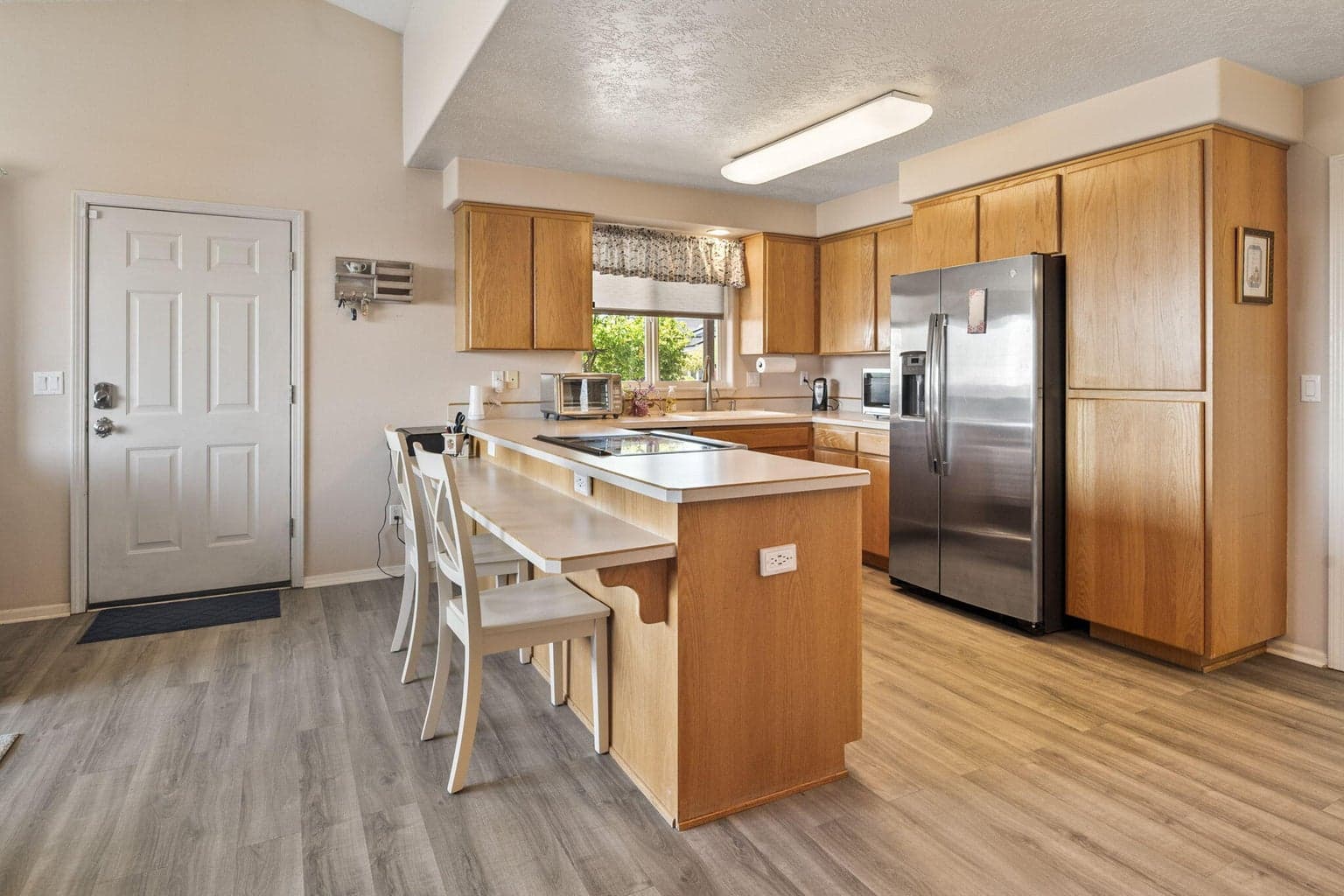 Photo of 267 NE Hillcrest Street 9 of 31