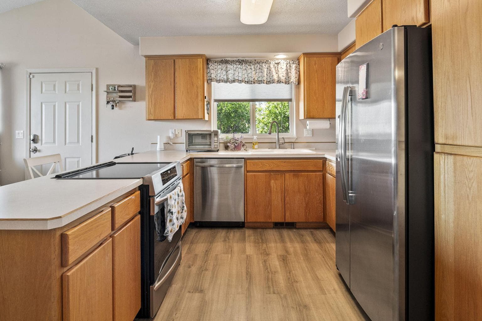 Photo of 267 NE Hillcrest Street 10 of 31