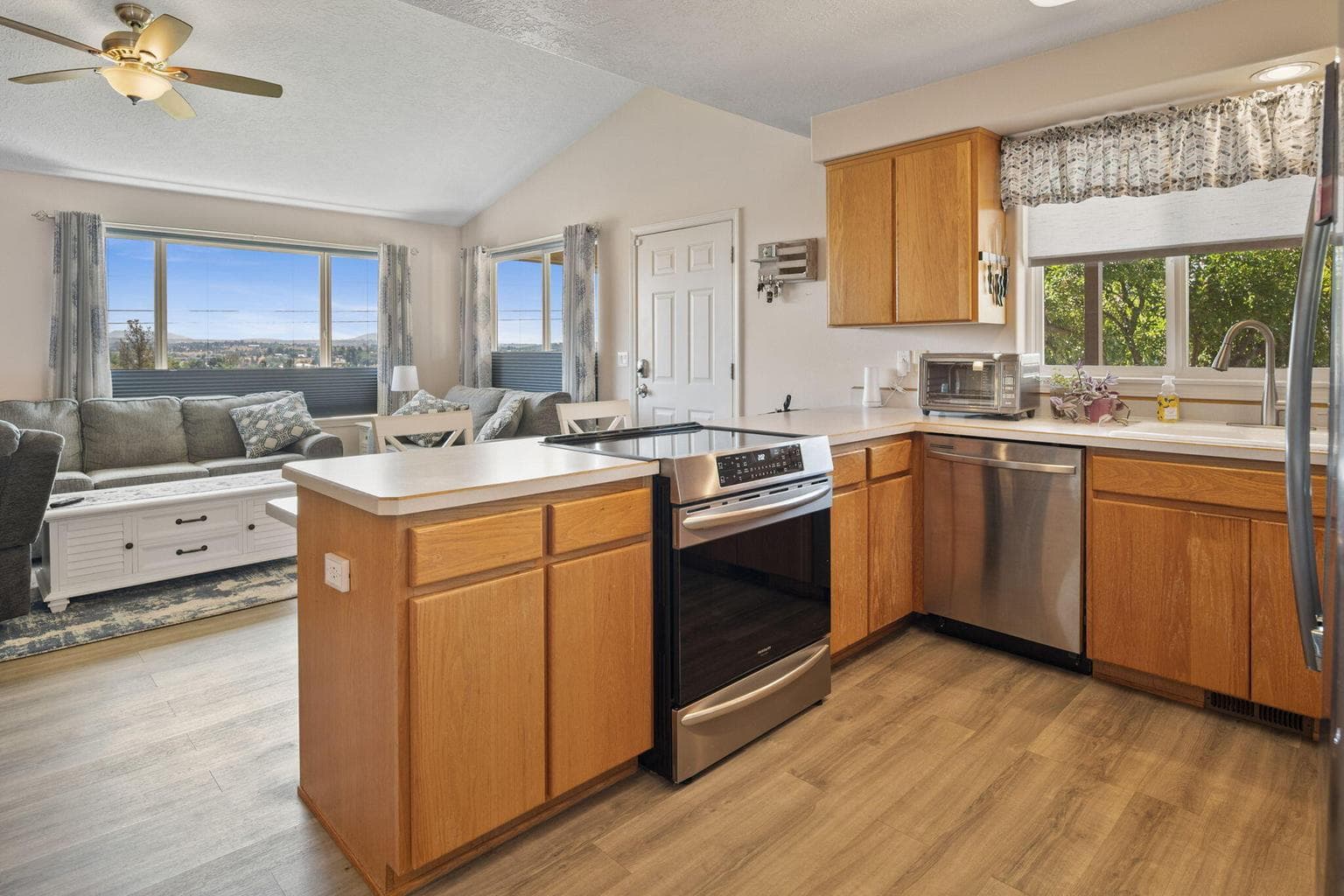 Photo of 267 Hillcrest 1 of 31