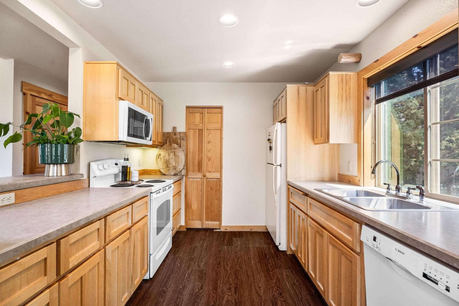 Photo of 8655 Red Wing Lane 10 of 40