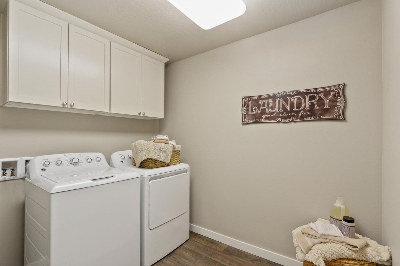 Photo of 664 NW Xavier Avenue 6 of 15