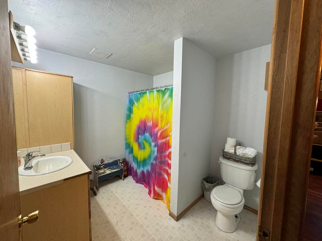 Photo of 15931 Twin Drive 28 of 39