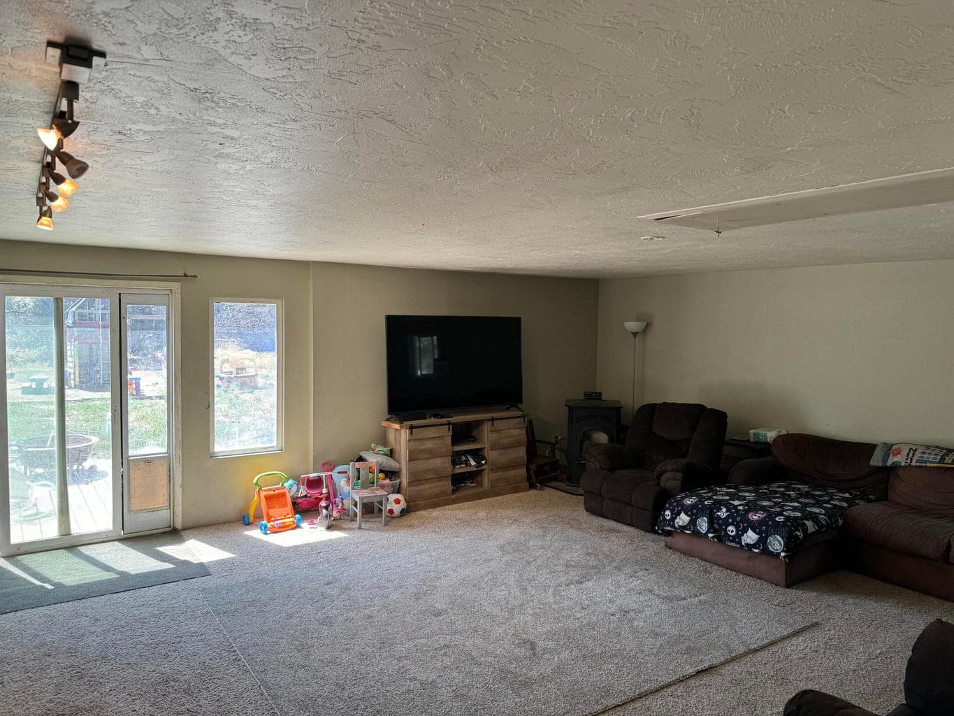 Photo of 15931 Twin Drive 16 of 39
