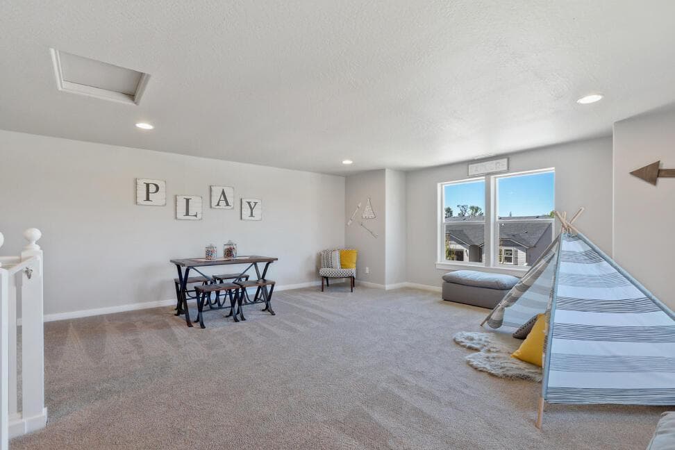 Photo of 671 NW Xavier Avenue 7 of 15
