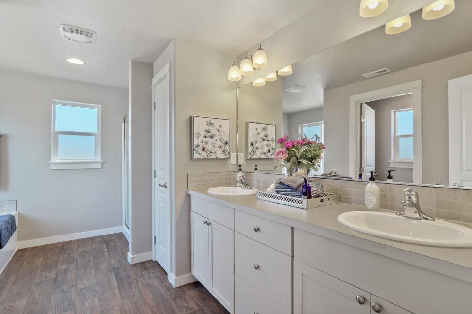 Photo of 671 NW Xavier Avenue 9 of 15