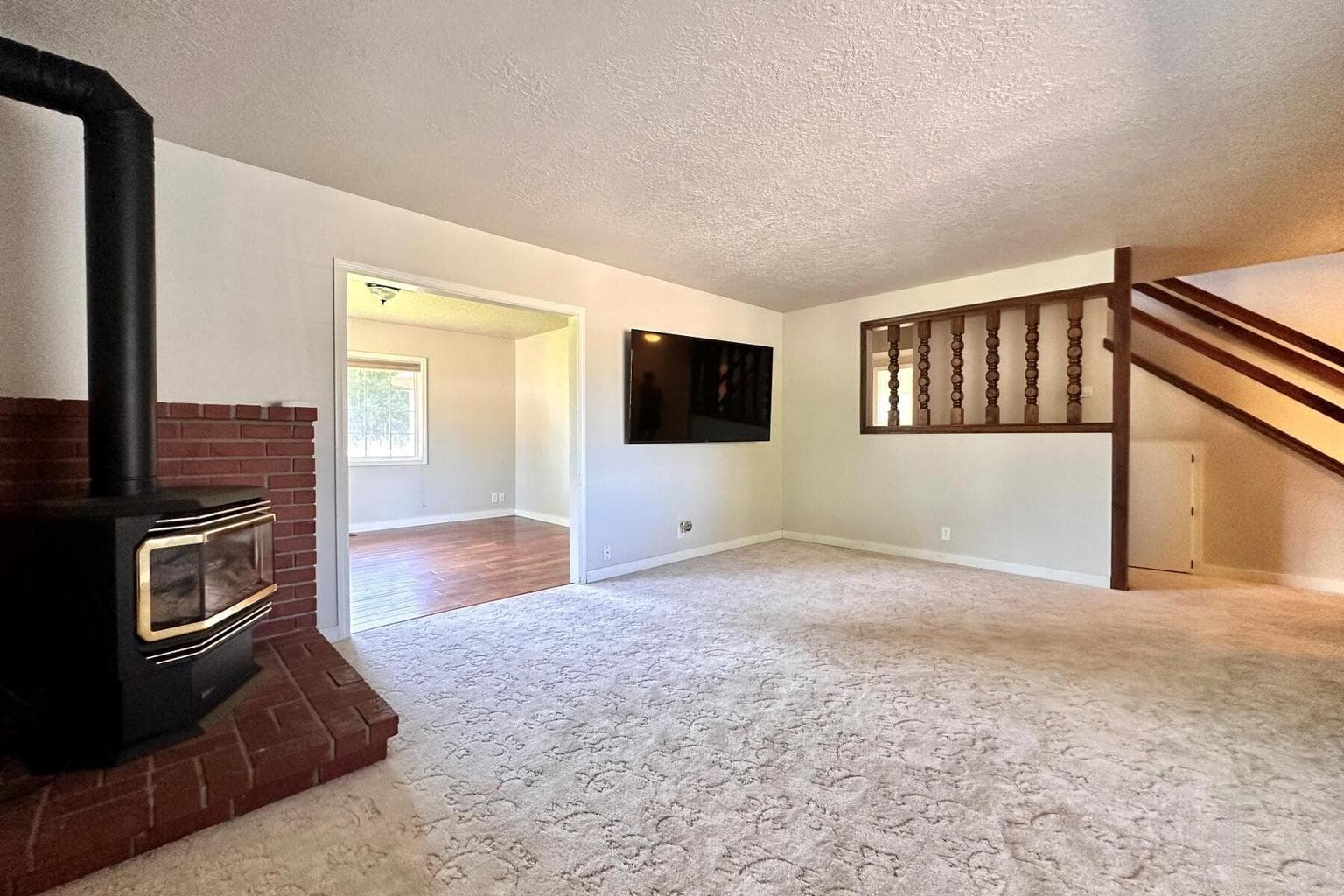 Photo of 2320 NE Quail Valley Lane 7 of 39