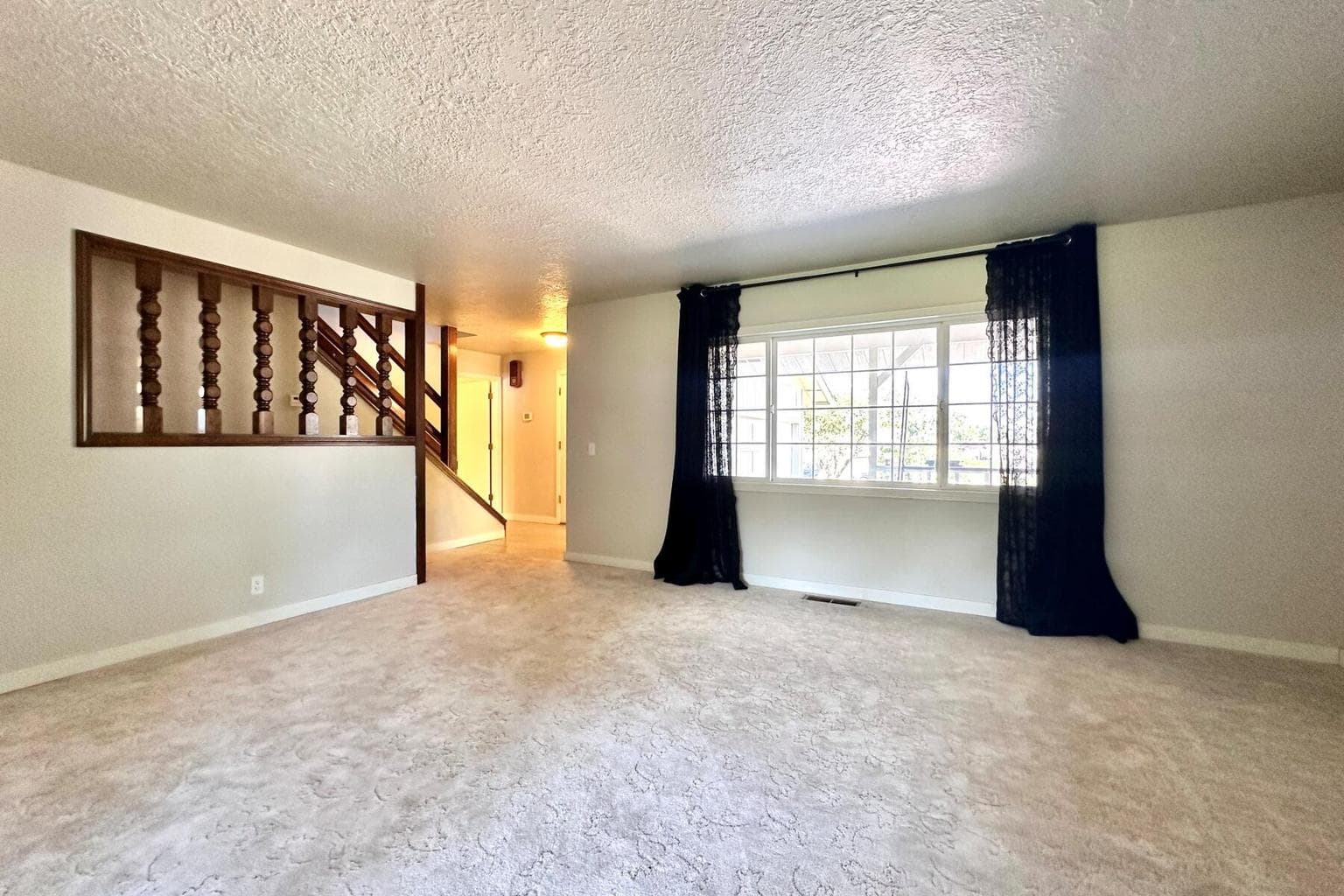 Photo of 2320 NE Quail Valley Lane 8 of 39