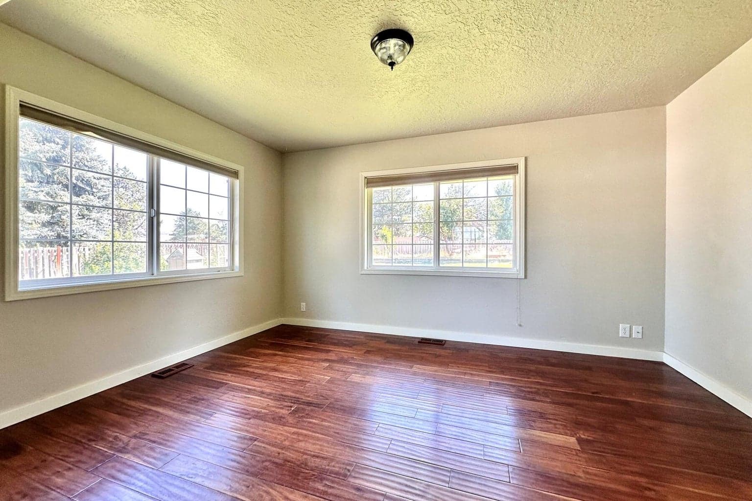Photo of 2320 NE Quail Valley Lane 11 of 39