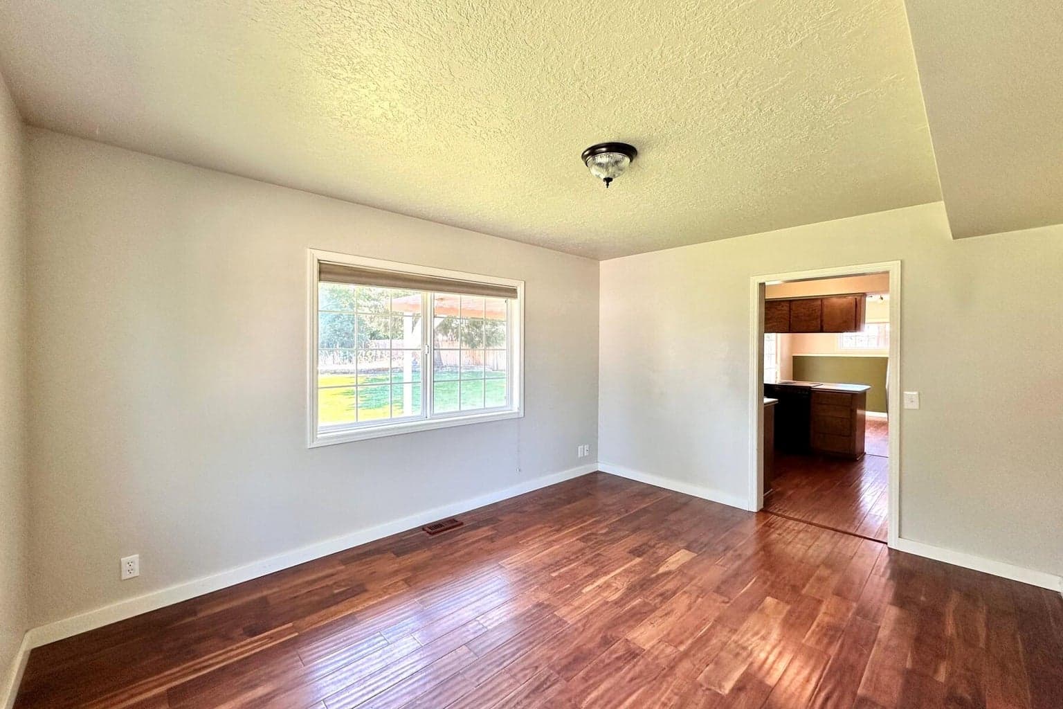 Photo of 2320 NE Quail Valley Lane 12 of 39