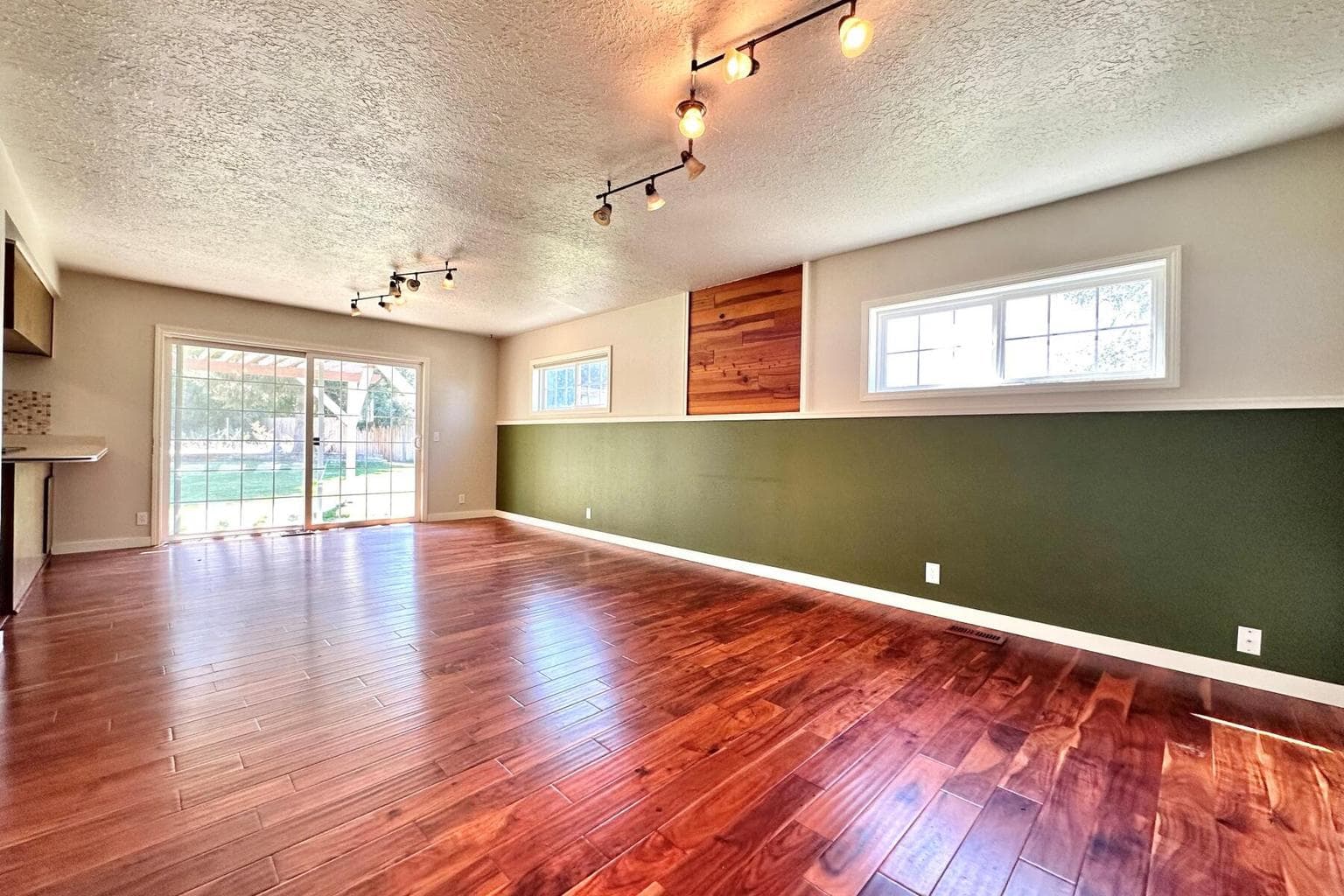 Photo of 2320 NE Quail Valley Lane 19 of 39