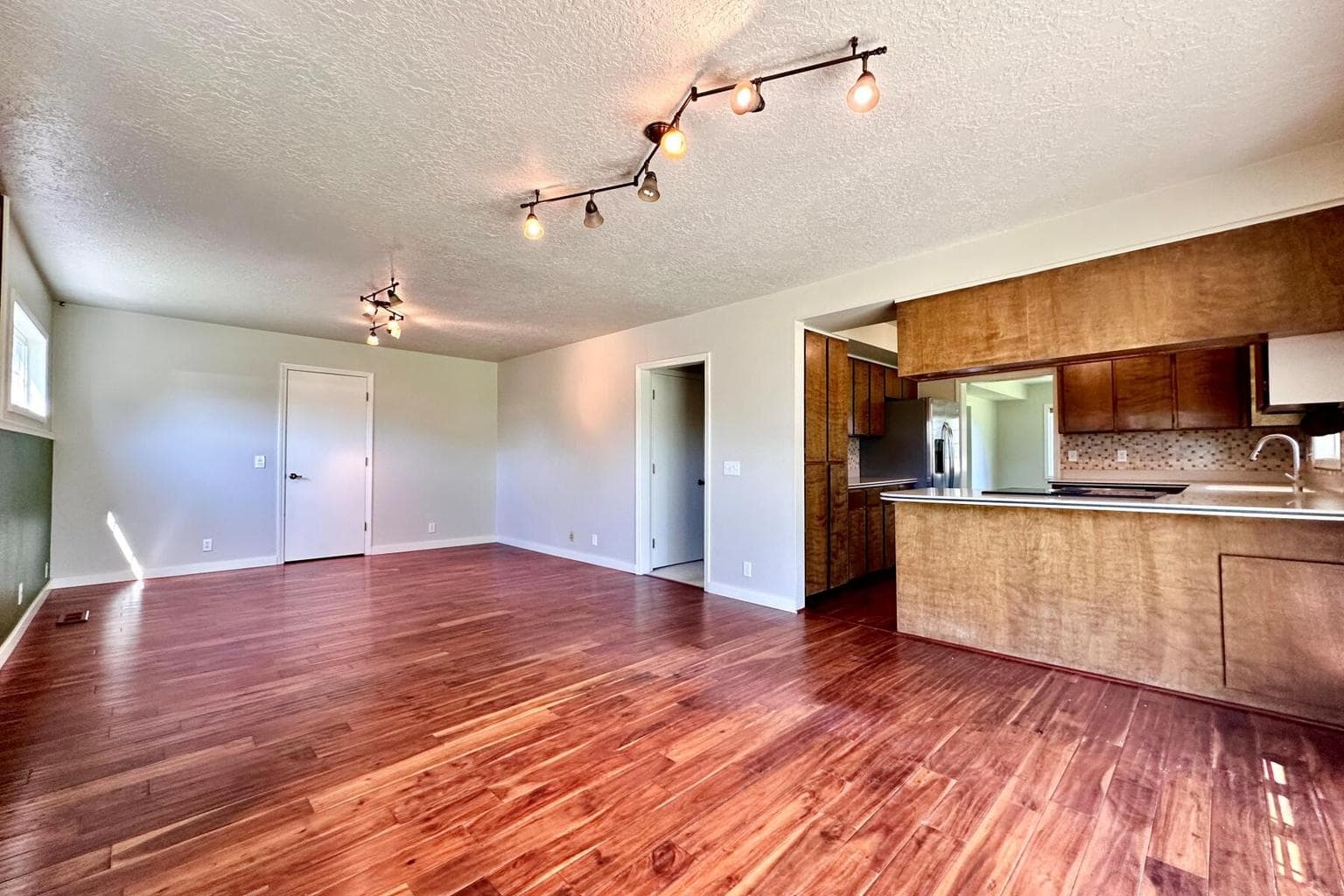 Photo of 2320 NE Quail Valley Lane 17 of 39