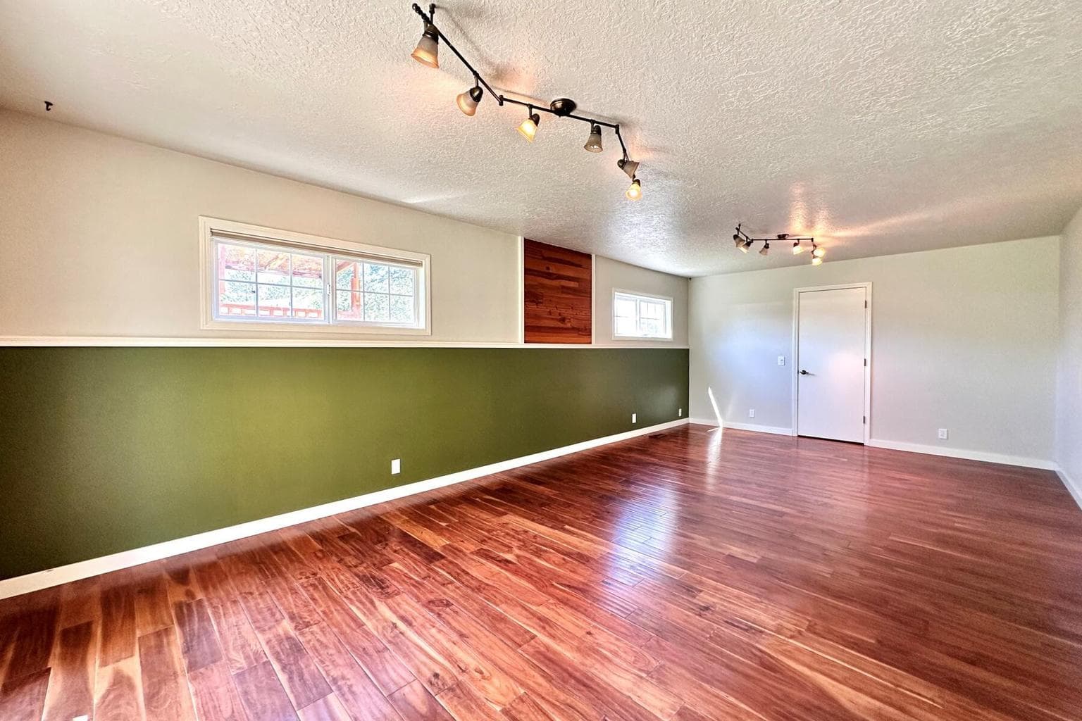 Photo of 2320 NE Quail Valley Lane 20 of 39