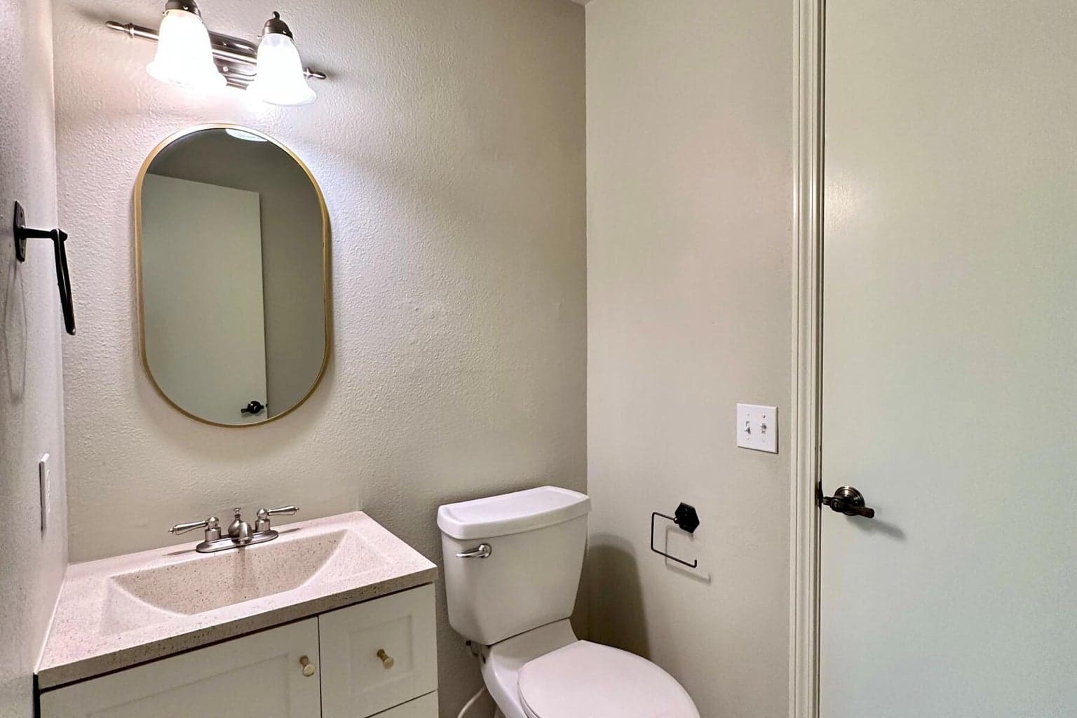 Photo of 2320 NE Quail Valley Lane 21 of 39