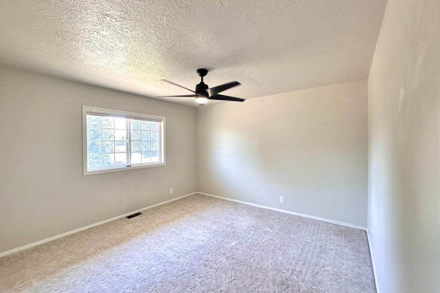 Photo of 2320 NE Quail Valley Lane 26 of 39