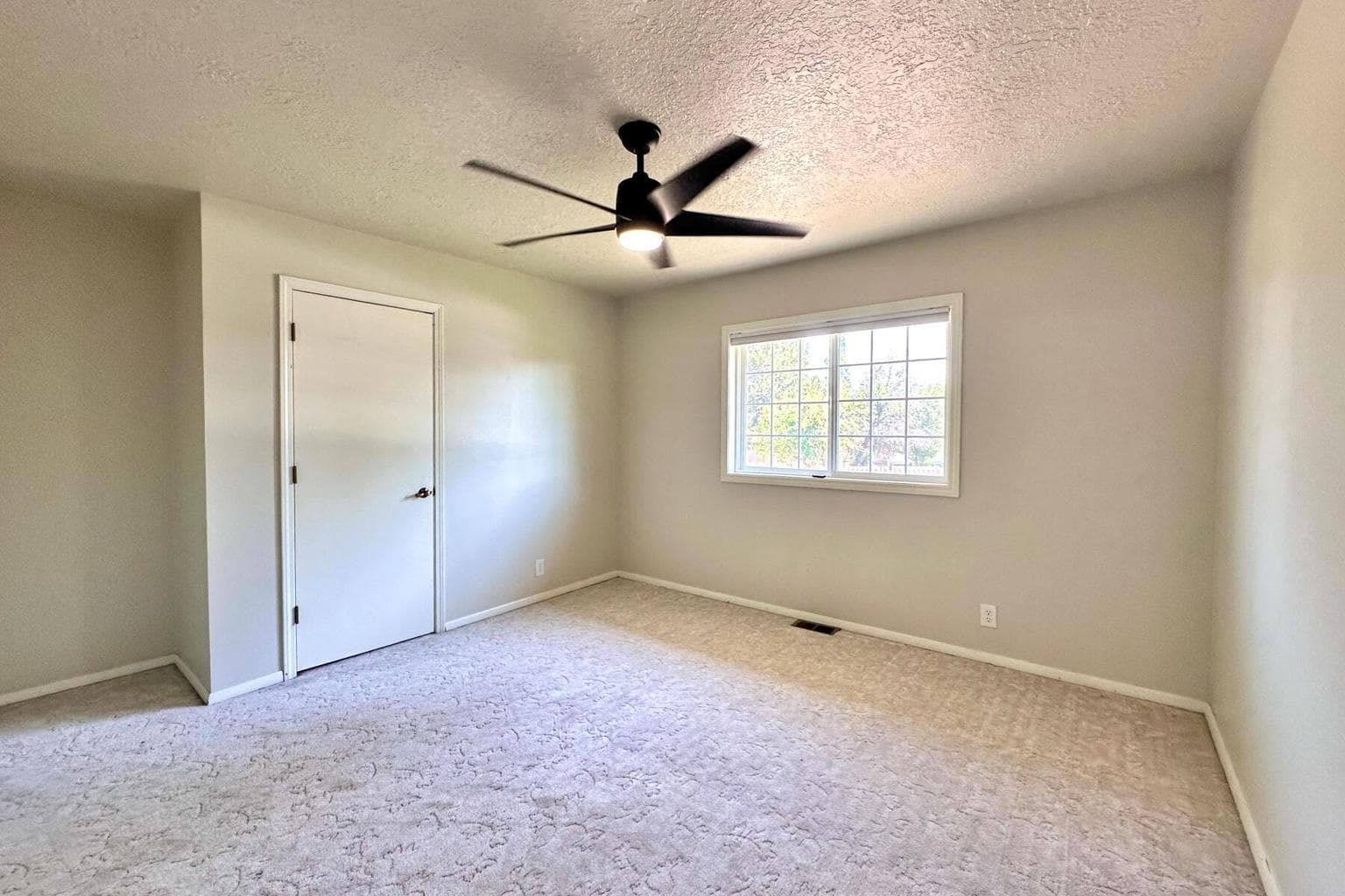 Photo of 2320 NE Quail Valley Lane 27 of 39