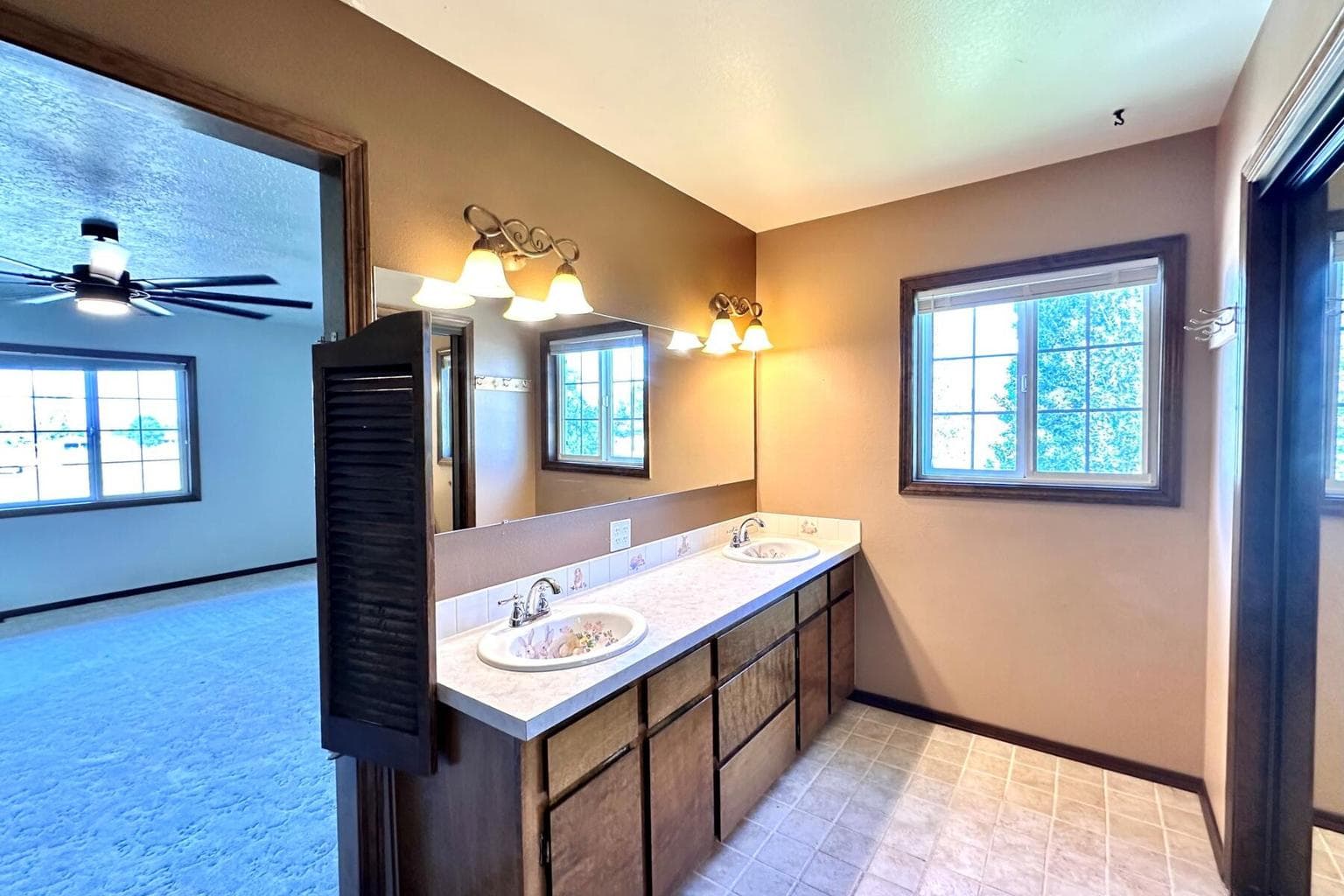 Photo of 2320 NE Quail Valley Lane 34 of 39