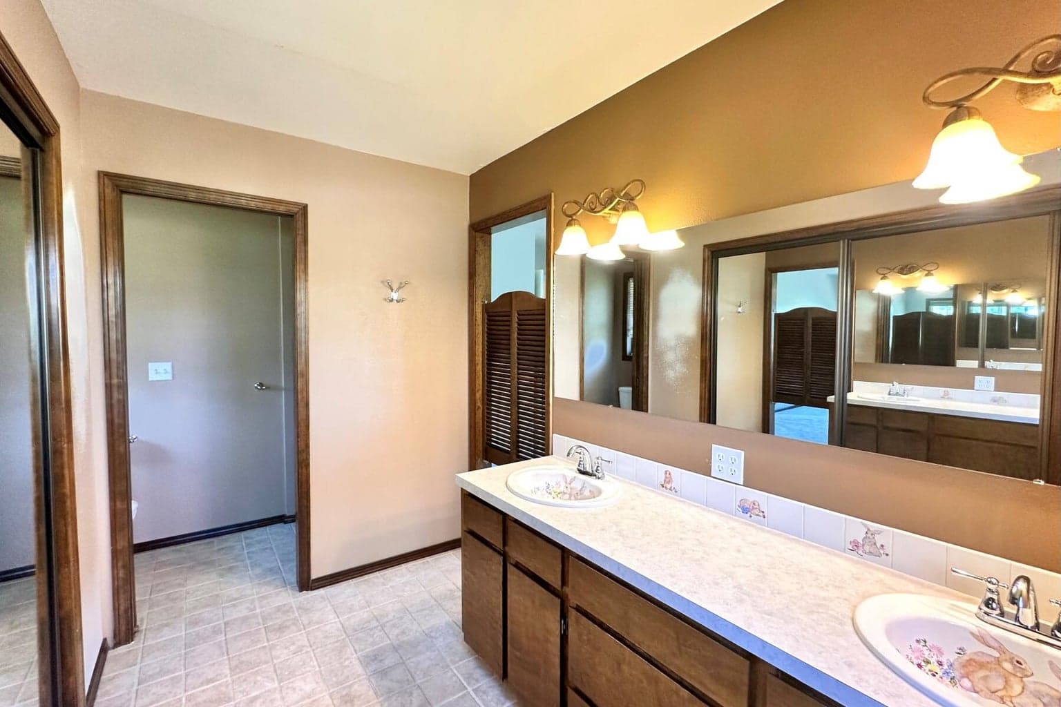 Photo of 2320 NE Quail Valley Lane 35 of 39