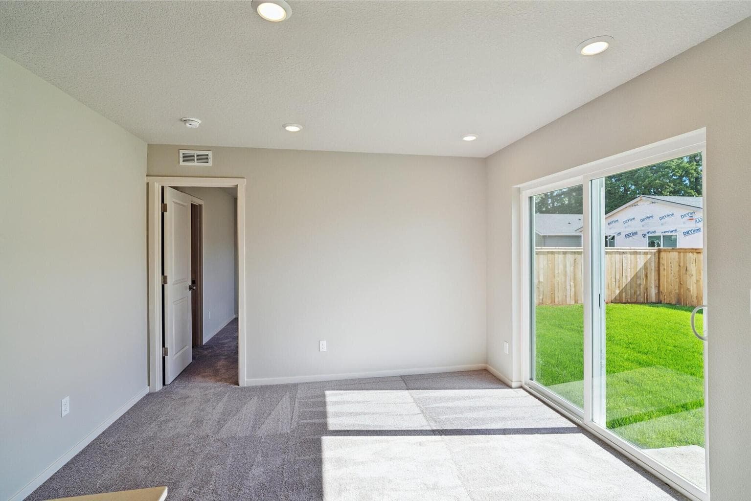 Photo of 1291 NE Cobbleridge Lp 21 of 36