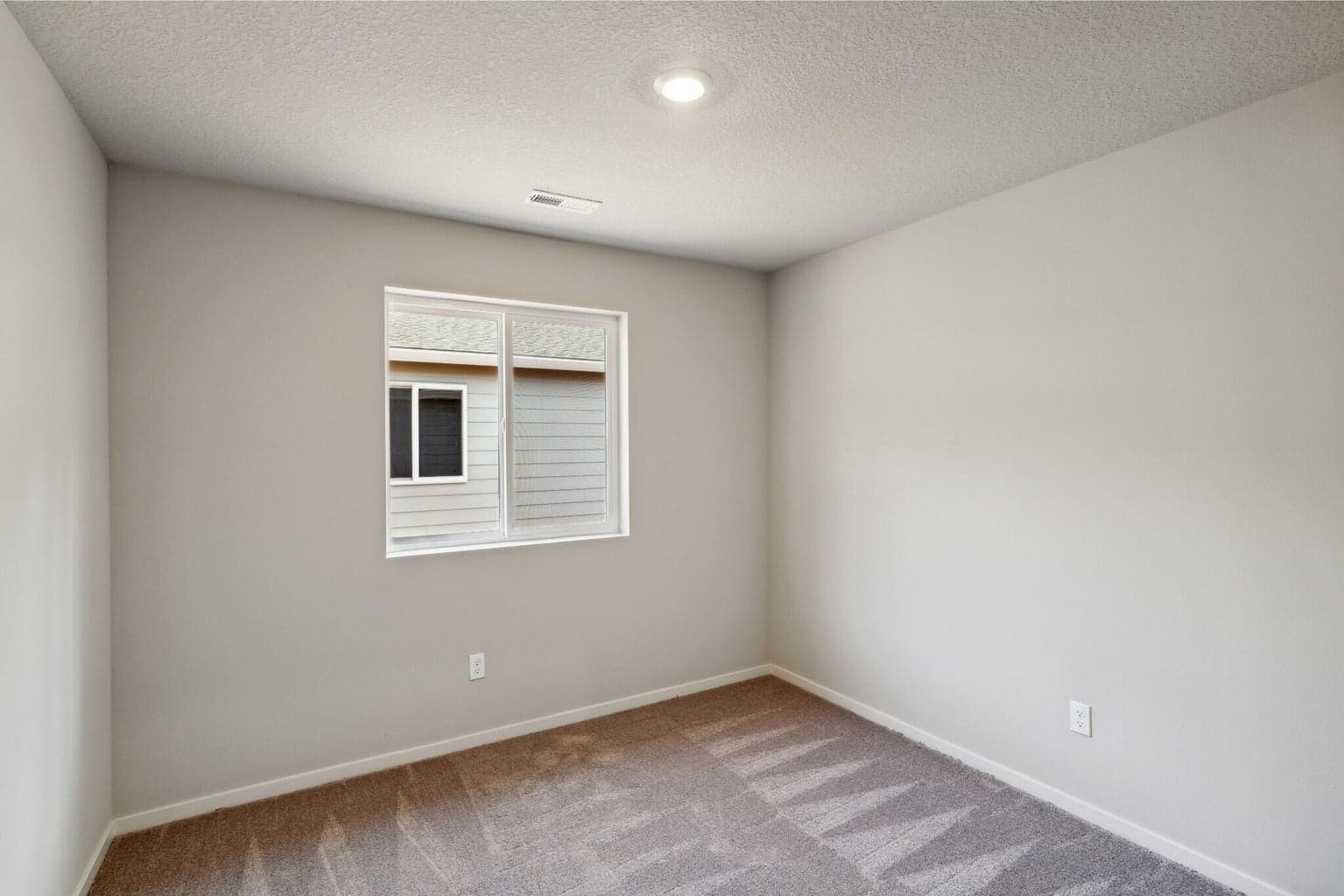Photo of 1291 NE Cobbleridge Lp 22 of 36