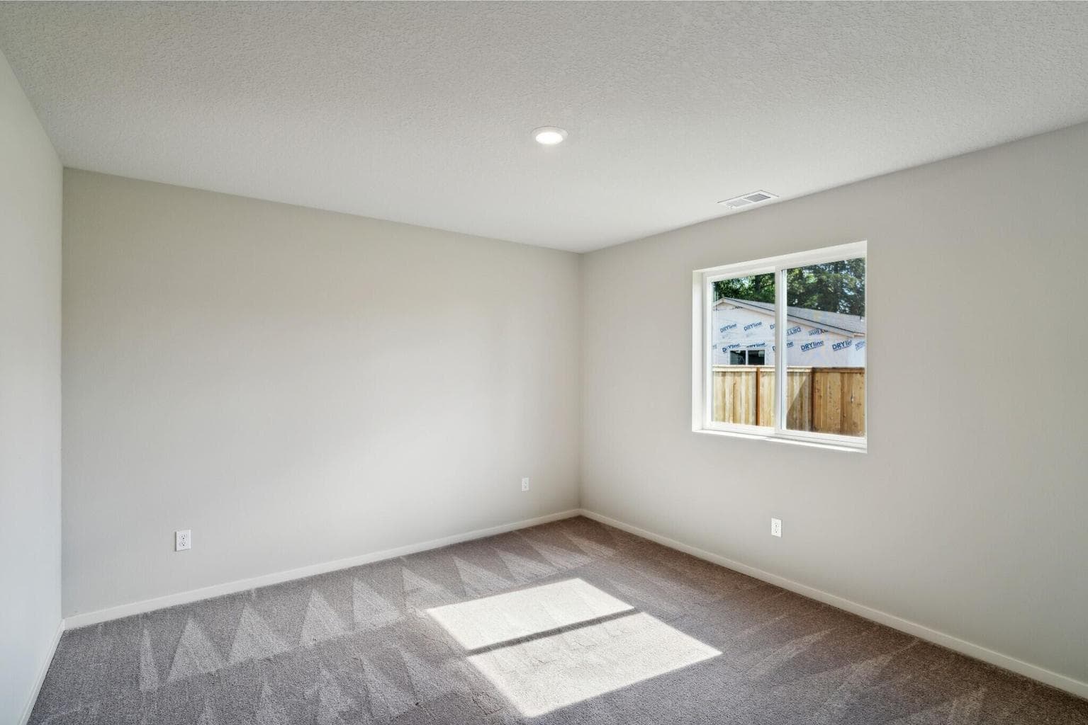 Photo of 1291 NE Cobbleridge Lp 24 of 36
