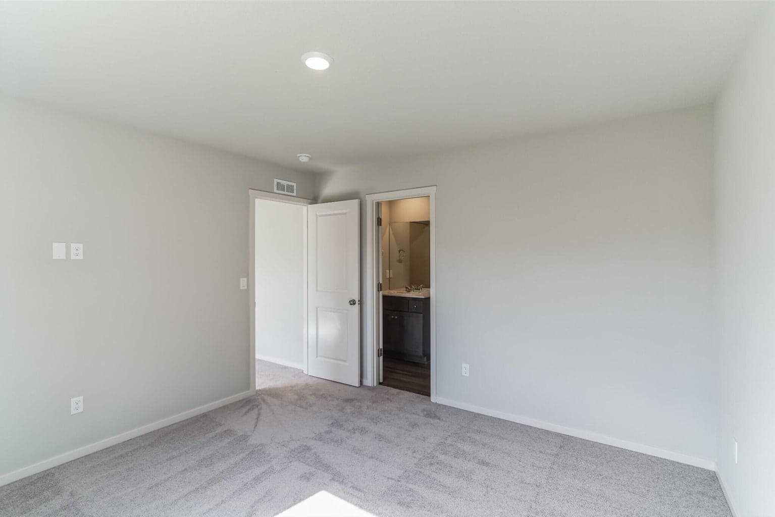 Photo of 1291 NE Cobbleridge Lp 28 of 36