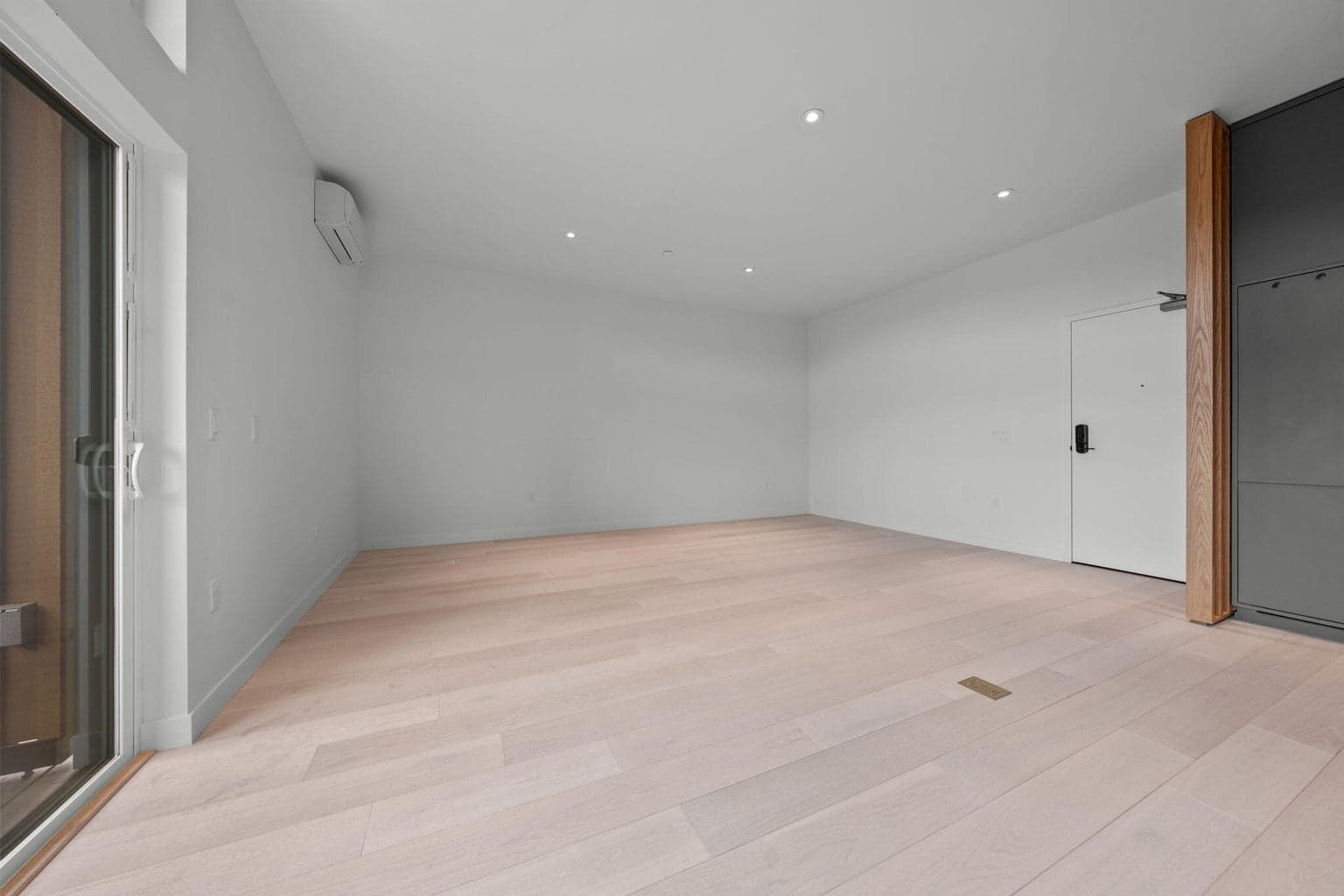Photo of 2745 NW Ordway Avenue 10 of 20