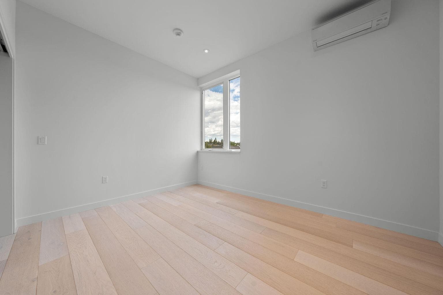 Photo of 2745 NW Ordway Avenue 13 of 20
