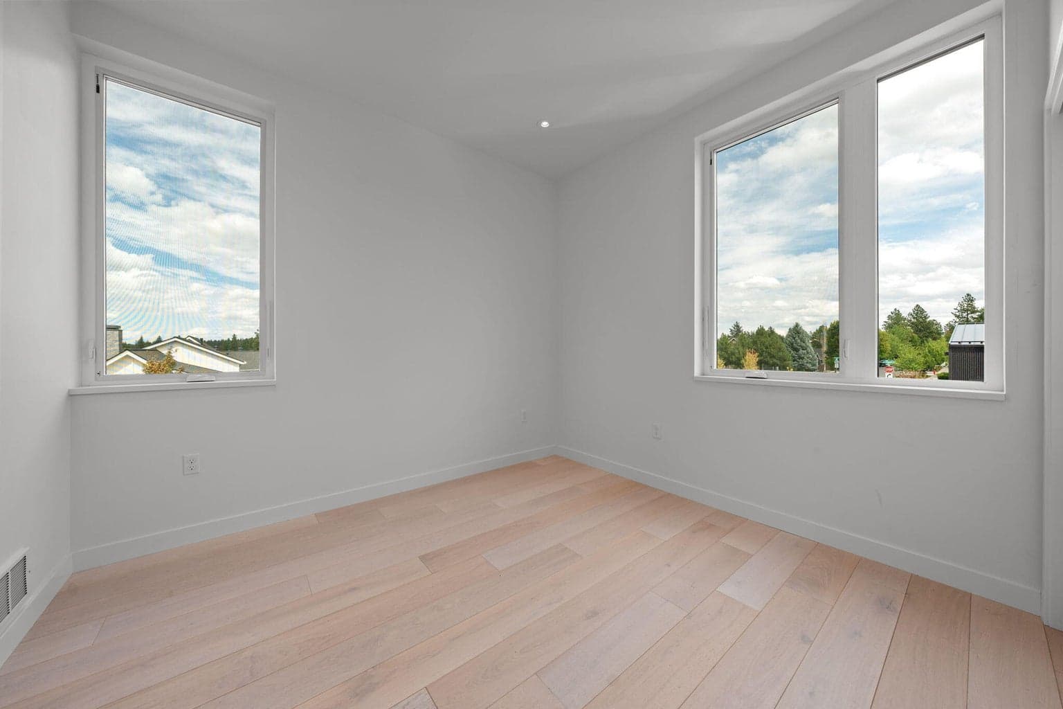 Photo of 2745 NW Ordway Avenue 16 of 20
