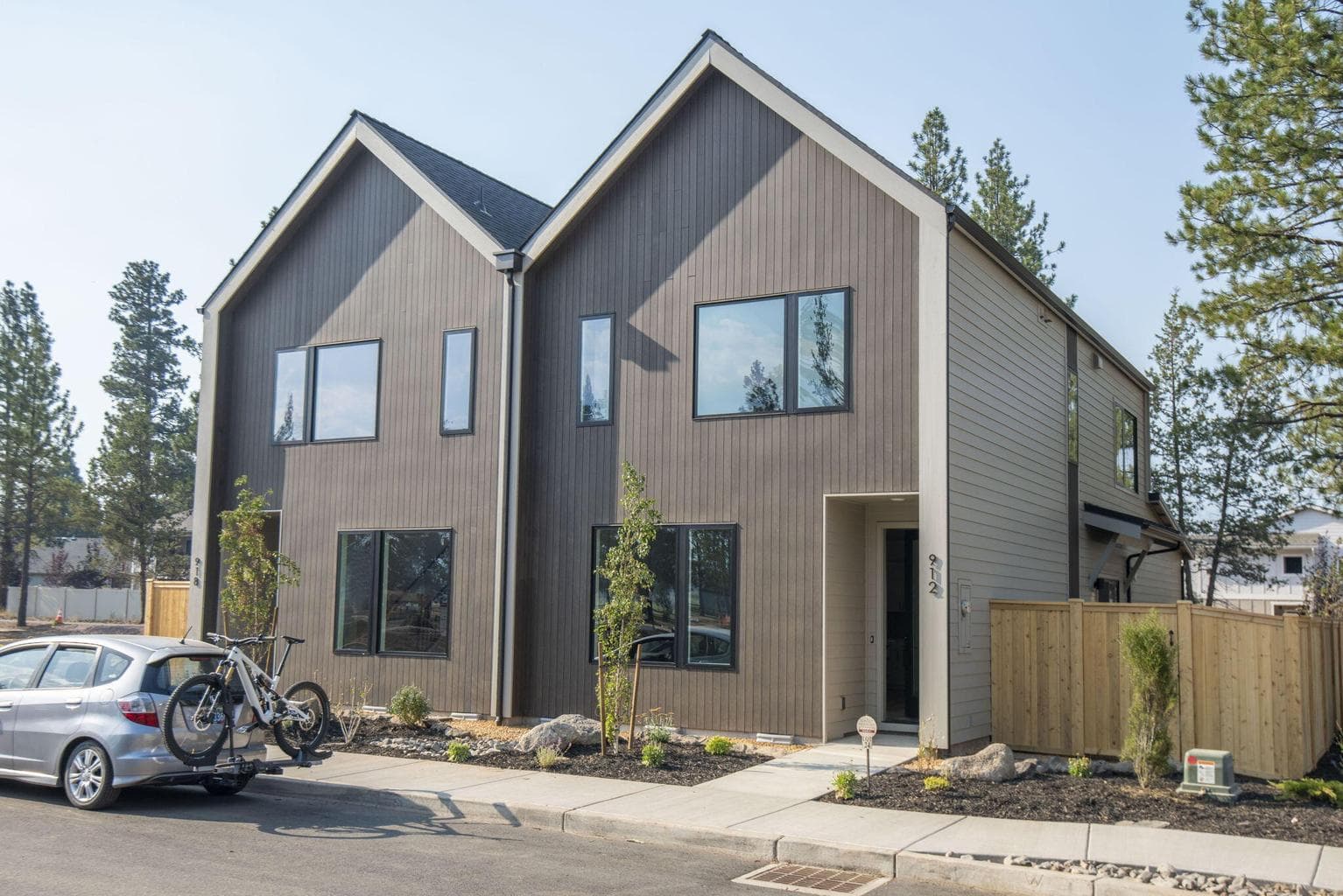 Photo of 936 W Linda Avenue 7 of 28