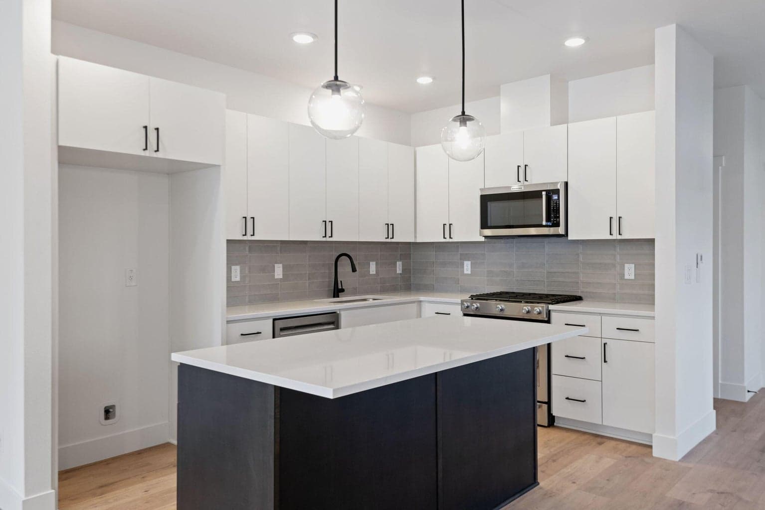 Photo of 936 W Linda Avenue 8 of 28